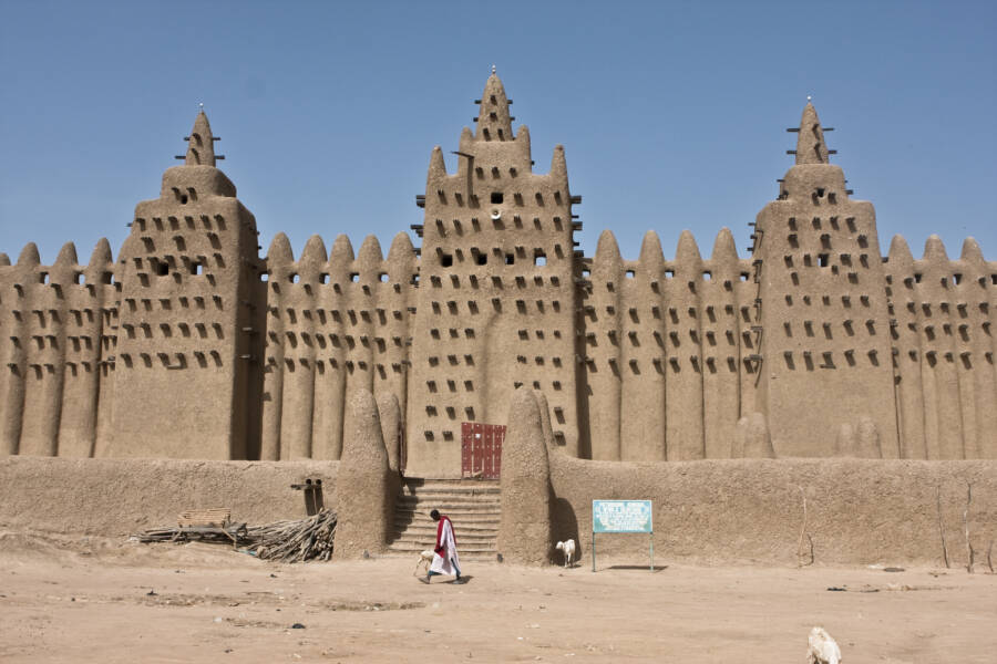 Mansa Musa built the Djinguereber Mosque, which still stands today.