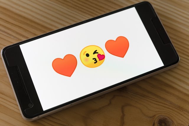 What You Should Know About Online Dating